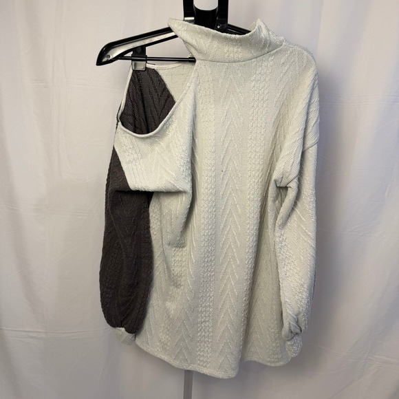 BiBi! Cold Shoulder Asymmetrical Knit Sweater XL Gray Two Tone Pullover - Picture 2 of 4